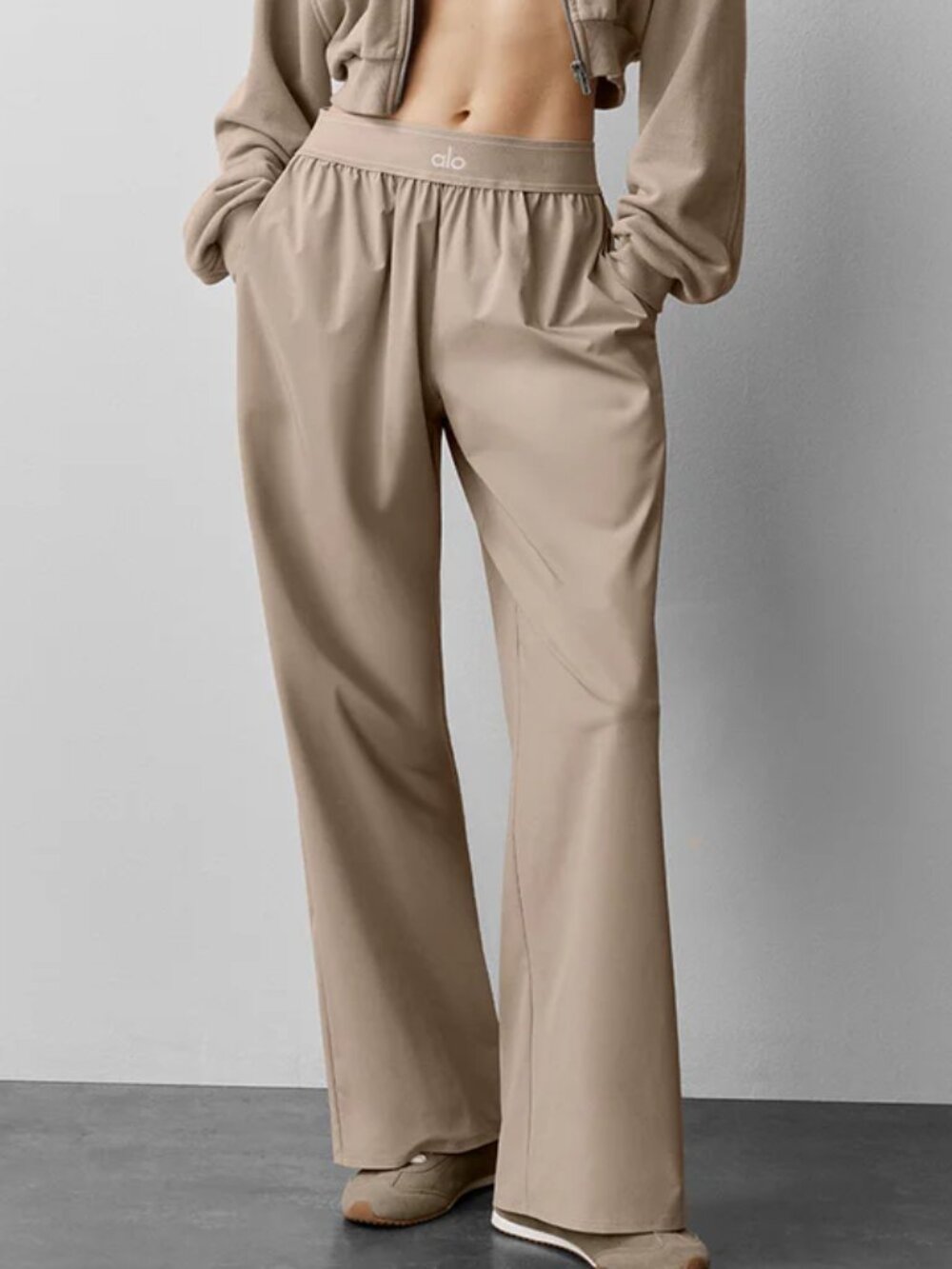 ALO Yoga Gravel Suit Up Trouser NWT✨Regular Length Wide-Leg Pants💻 - Picture 4 of 9